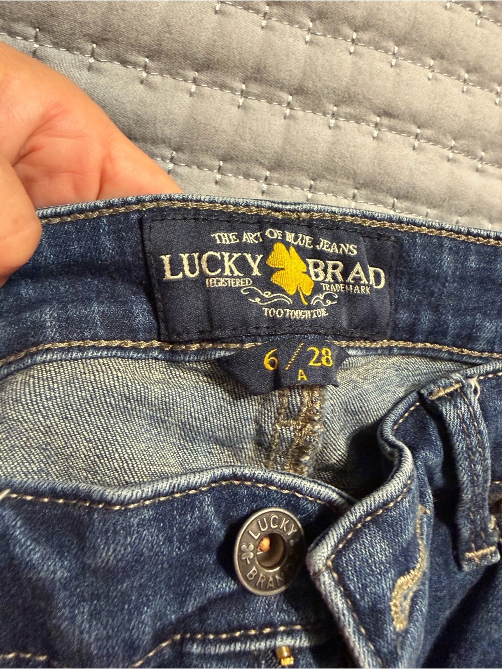 Lucky Brand Blue Denim skinny Jeans - Medium Wash mid/low rise 6/28 - Picture 3 of 6